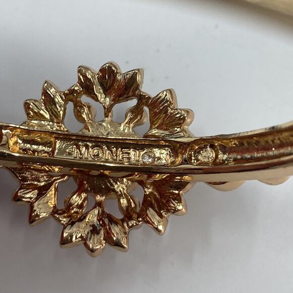 Monet costume jewels gold tone bracelet - Picture 3 of 5